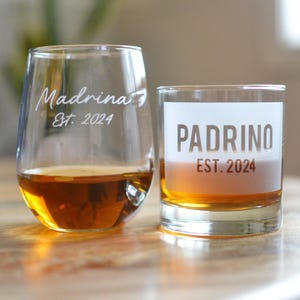 Set de regalo para padrino y madrina, copas de roca grabadas personalizadas para padrino, copa de vino personalizada para madrina, paquete de regalo para el padrino, tío