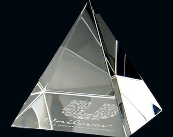 Pyramide Crystal Paperweight, Crystal Paperweight, Paperweight gravé