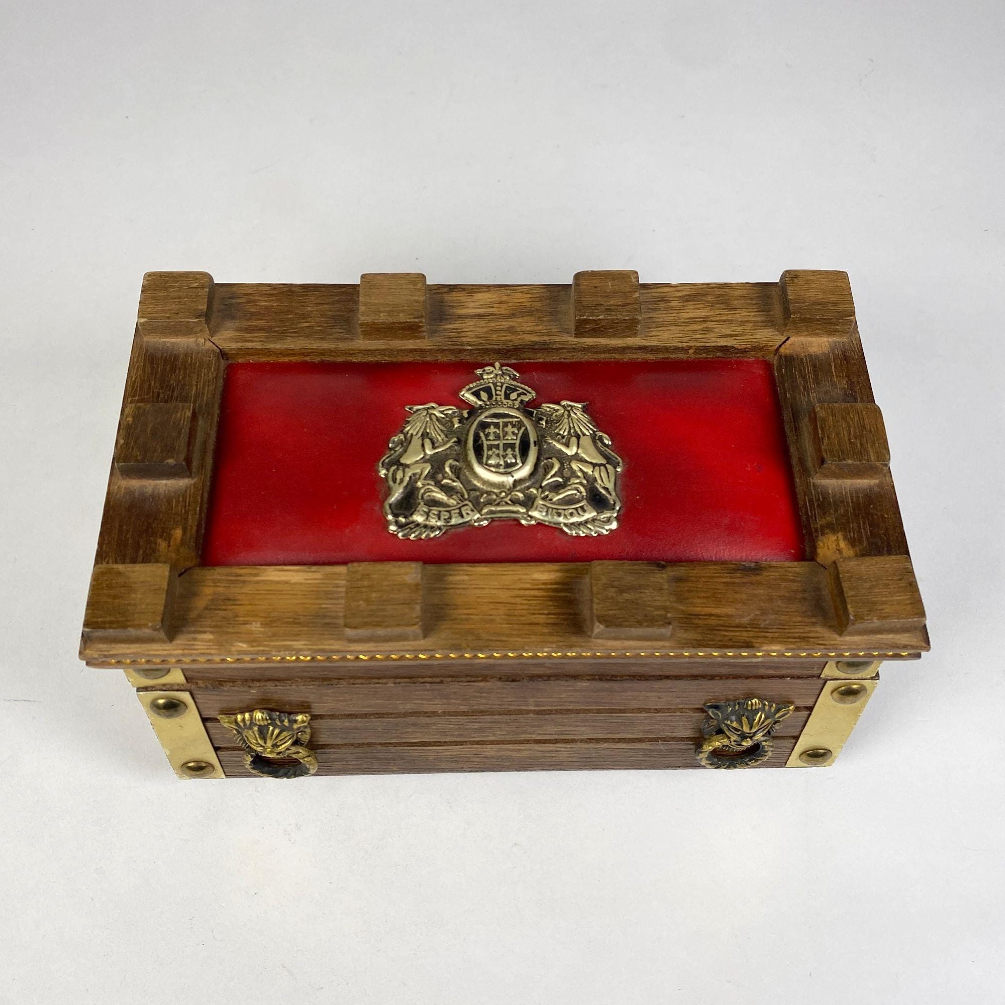 Lion crest box - Etsy 日本