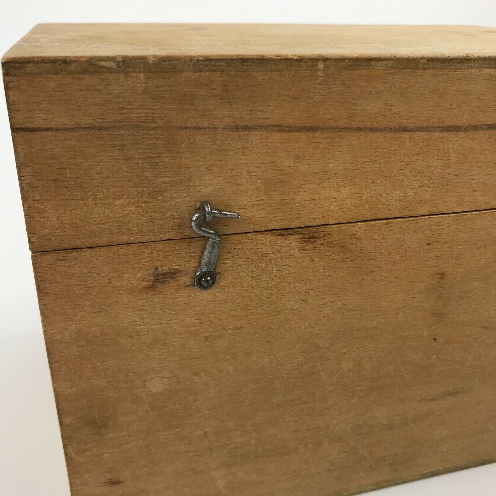 Caja de almacenamiento de madera vintage con dos pestillos de | Etsy