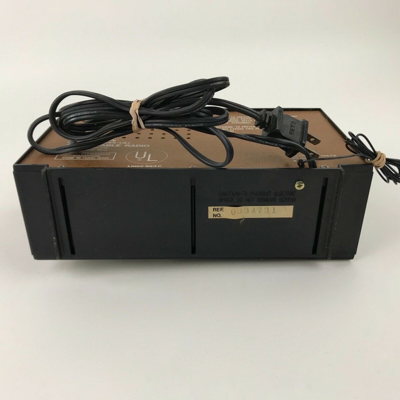 Partially Working Soundesign AMFM Table Radio 3333-A Faux Wood Case