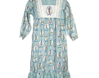 Camisón vintage Holly Hobbie para niña, talla 8, estampado floral azul, ribete de encaje y volantes.