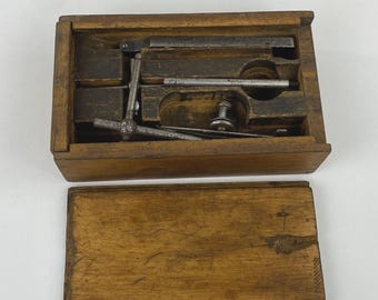 Starrett No. 64 ユニバーサルテストインジケーターマウント（木製収納ボックス付き）、機械工用ツール