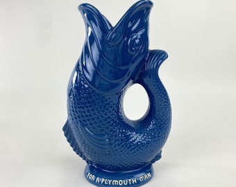 Plymouth Gin Gluggle Gurgle Cod Fish Pitcher Jarrón, Azul, Para un hombre de Plymouth, Hecho en Dartmouth Inglaterra