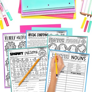 Op de afbeelding: Zwart-witte werkbladen voor kinderen met winterthema's. De werkbladen bevatten activiteiten zoals vermenigvuldiging, patroonherkenning, factoridentificatie en naamidentificatie. De werkbladen zijn ontworpen om leuk en boeiend te zijn voor kinderen.