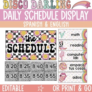 Può includere: Un programma orario di classe stampabile con un tema disco. L'orario include gli orari dalle 8:20 alle 8:55 e ha uno sfondo a scacchi bianco e nero con fiori colorati. Il testo "the SCHEDULE" è in grassetto nero. L'orario include anche parole in spagnolo e inglese per materie come "matematica", "lettura", "laboratorio informatico" e "arrivederci".