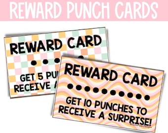 以下が含まれることがあります： 「REWARD CARD」の文字が入ったレトロスタイルのリワードパンチカードが2枚。1枚は市松模様、もう1枚は波線模様。カードには「GET 5 PUNCHES TO RECEIVE」と「GET 10 PUNCHES TO RECEIVE A SURPRISE!」と書かれています。