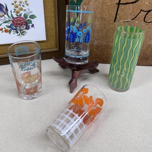 Gobelets vintage Floral Farmhouse Retro Cottagecore Kitchen Ensemble de 4 tasses à fleurs vintage dépareillées