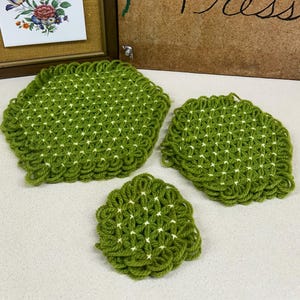 Vintage Table Decor Set of 3 Pieces Avocado Green Natural Decor Yarn Chateucore Farmhouse Decor Retro