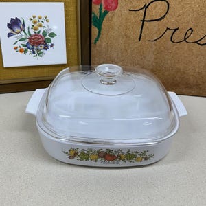 Vintage Corning Ware Spice of Life Casserole Baking Dish with Lid Corning Ware Microwave Range Safe USA 1 1/2 Quart A-8-B