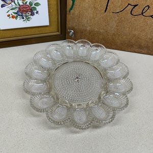 Vintage Egg Plate Dish Round Platter Plate Serving Tray for Deviled Eggs Tablescape Clear Glass Vintage Wedding Holiday Decor 15 Eggs