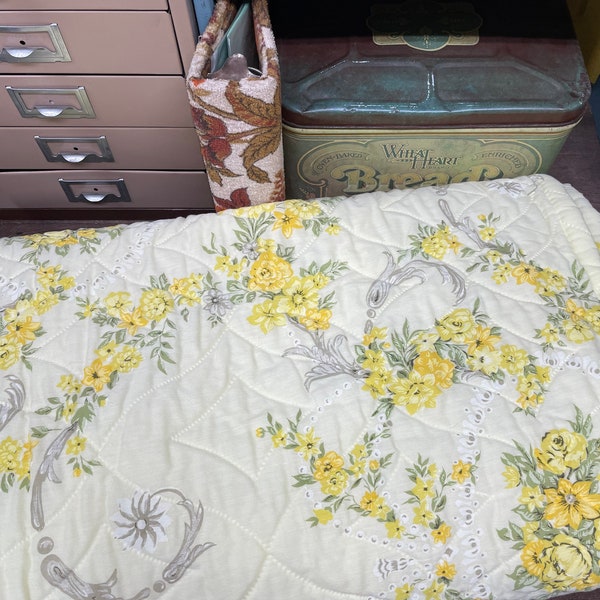 Vintage Bedspread Blanket Full/ Double Bedding Comforter Yellow Green Floral