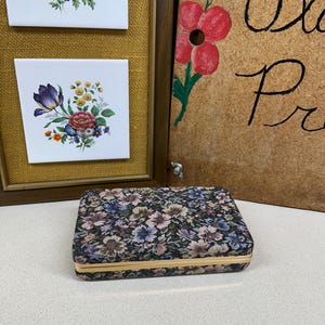 Vintage Floral Travel Jewelry Box: Hard Case Organizer