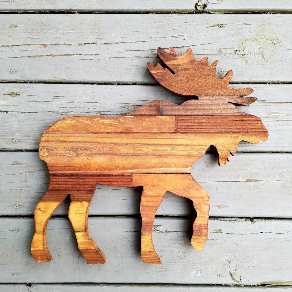 Вырезаем животных на доске