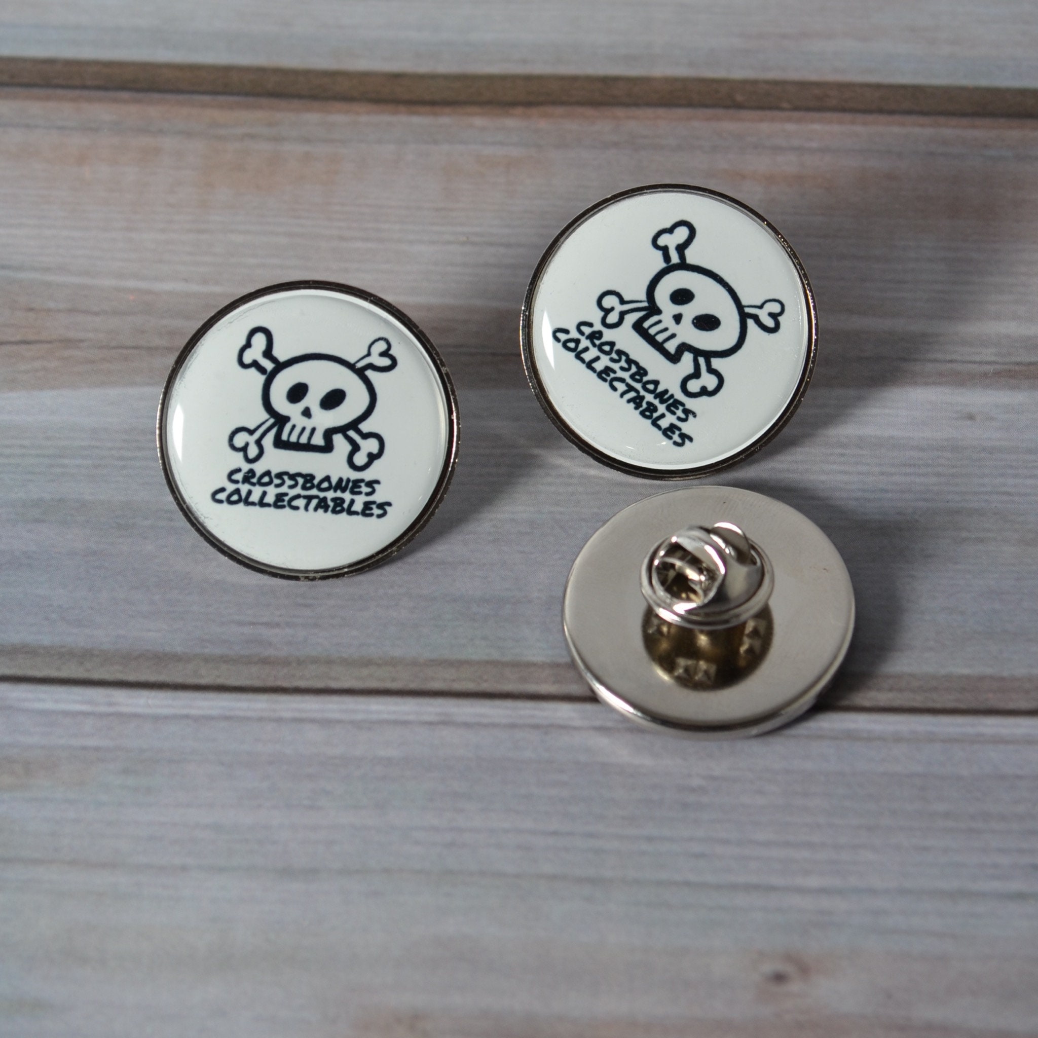Skulls-flowers 1-25mm button badge pin 