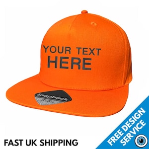 Puede incluir: Gorra de béisbol naranja con una etiqueta negra "Snapback" y texto bordado en negro que dice "YOUR TEXT HERE".