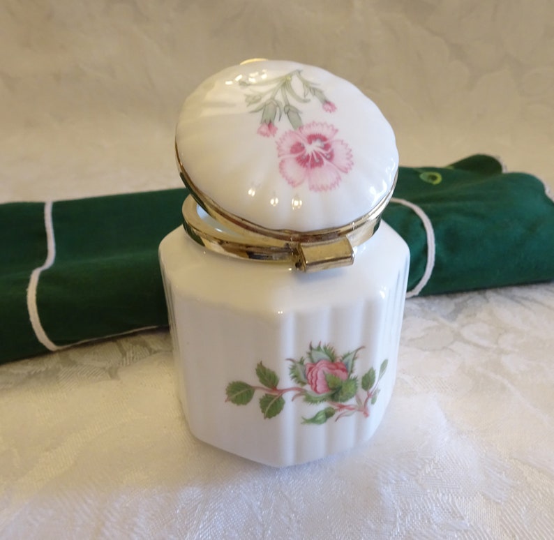 English Fine Bone China Floral Trinket Box Aynsley Wild Tudor Octagonal Hinged Trinket Box with Gold Tone Clasp Hinged Jewelry Box