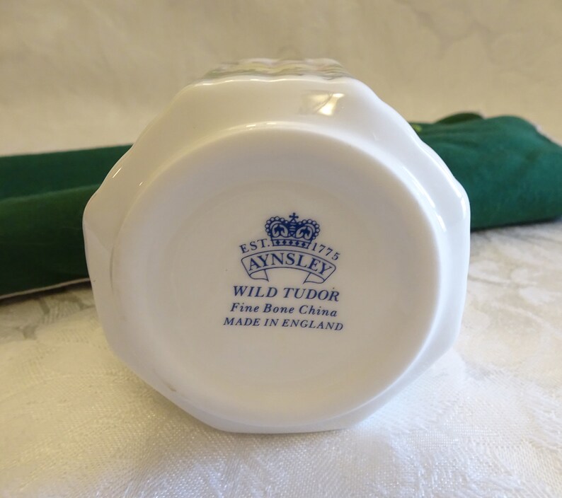 English Fine Bone China Floral Trinket Box Aynsley Wild Tudor Octagonal Hinged Trinket Box with Gold Tone Clasp Hinged Jewelry Box
