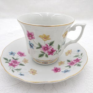 Phoenix &quot;H&quot; Zhongguo Zhi Zao China Made Floral Tea Cup and Saucer