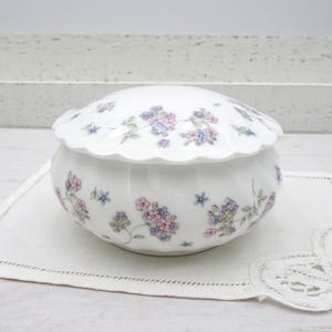 Wedgwood April Flowers Round Trinket Box with Lid, Lavender Pink Floral Bone China Scalloped Jewelry Box Made in England - Discontinued