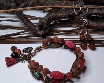 Duo bracelet et boucles d'oreilles ethniques, rouge/marron, cornalines et agates dzi, graines, perles Népal, bohème/rustique, cadeau femme
