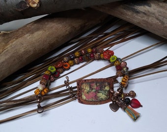 Elegante pulsera boho multicolor, conector de cobre esmaltado y cuentas de vidrio boho, follaje otoñal y estampado de enredaderas, regalo de mujer