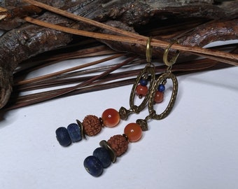 Schicke ethnische Ohrringe aus Lapislazuli und Karneol, natürliche Edelsteine, Rudraksha-Samen, rot/blau, Boho-Chic, Geschenk für Frauen