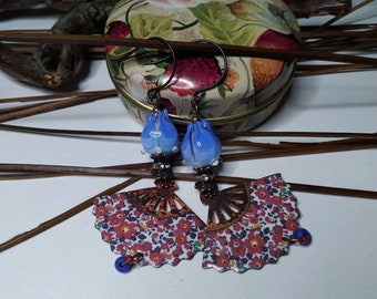 Boucles d'oreilles boho chic, romantiques, cuivre émaillé éventail fleuri printemps, perles lampwork fleur, nature, rouge/bleu, cadeau femme