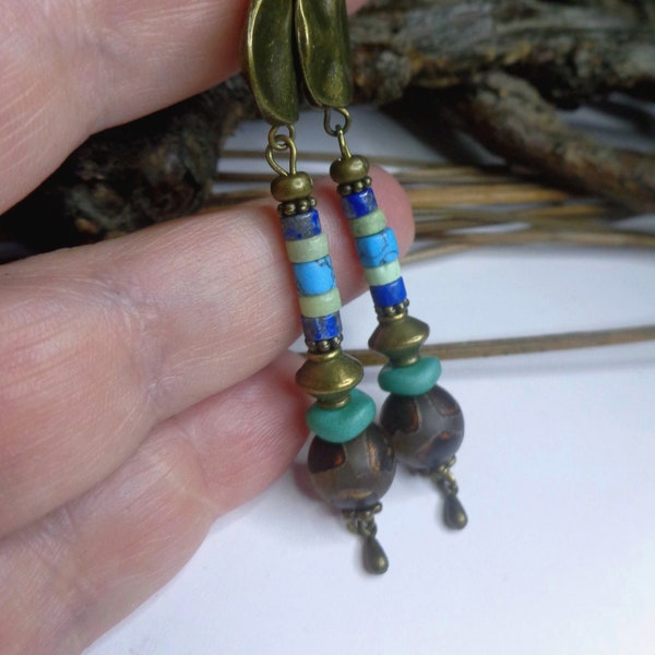 Boucles d'oreille ethniques, agates dzi et gemmes, lapis lazuli chrysoprase et howlite turquoise, verre tchèque, longiligne, cadeau femme