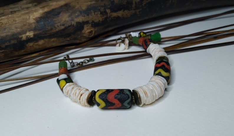 Bracelet tribale unisexe, coquille œuf d'autruche, perles tribales indonésiennes, rondelles de bauxite, bracelet ethnique, ivoire/noir/vert image 4