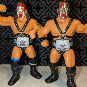 4 cinture Tag Team personalizzate WWE WWF Ljn Big Rubber Guys (figure non incluse) immagine 9