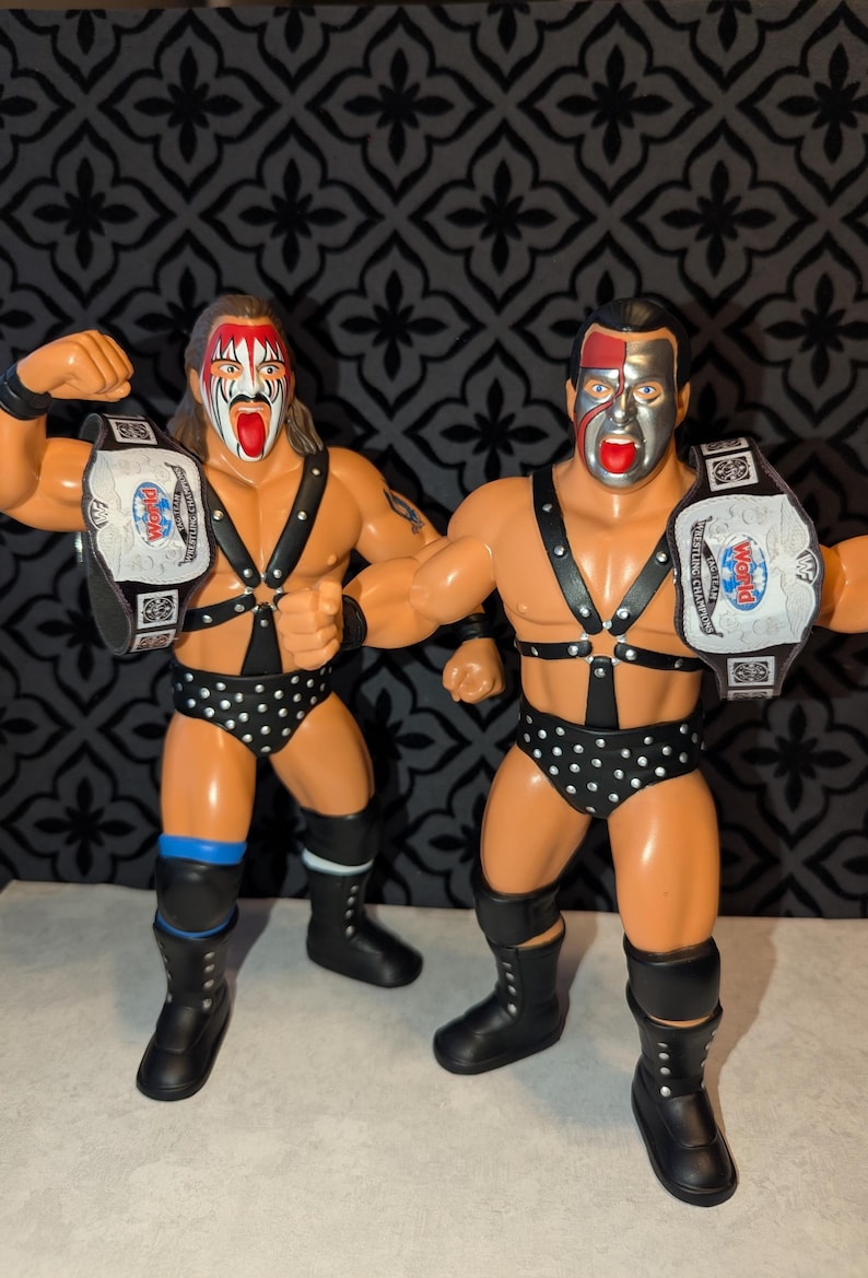 4 cinture Tag Team personalizzate WWE WWF Ljn Big Rubber Guys (figure non incluse) immagine 5