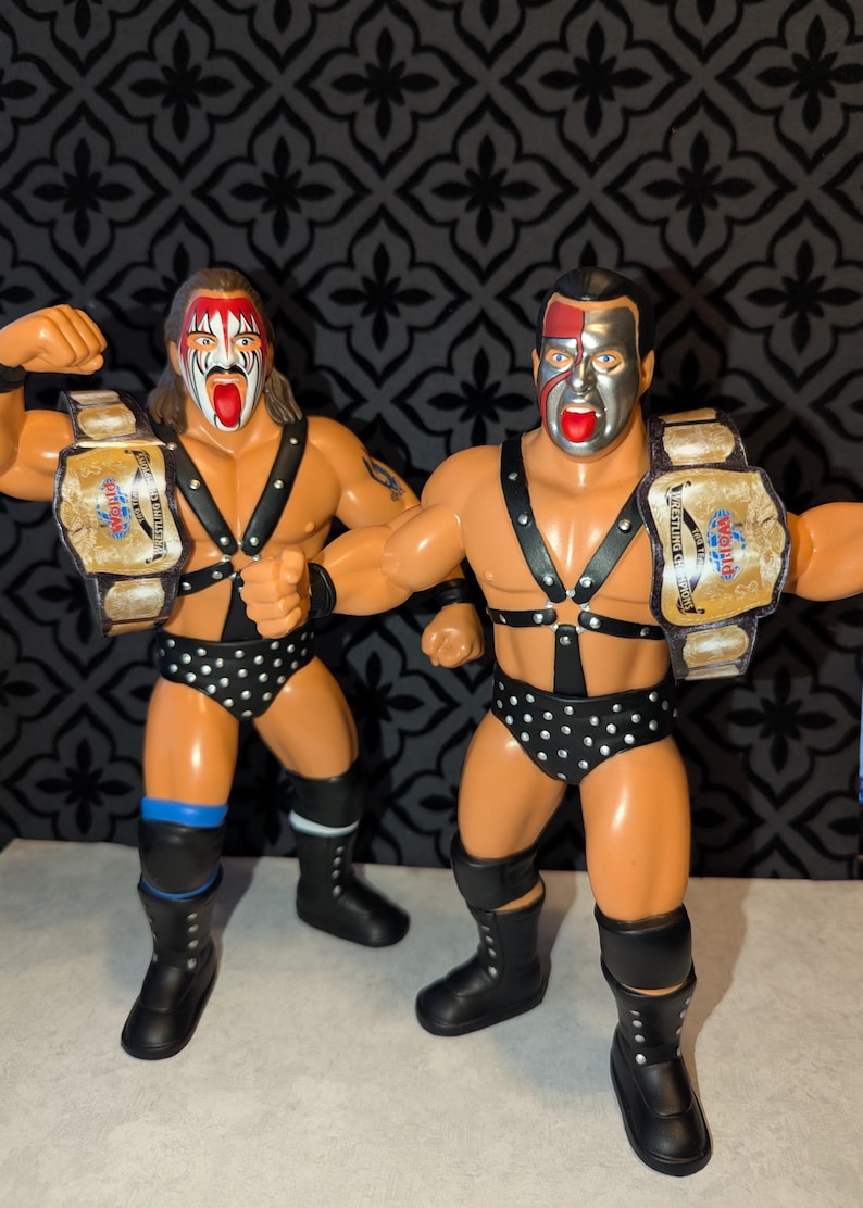 4 cinture Tag Team personalizzate WWE WWF Ljn Big Rubber Guys (figure non incluse) immagine 3