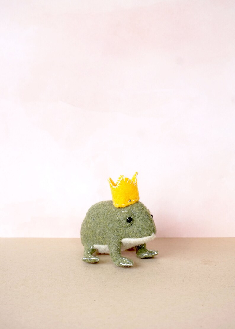 Edward the Frog Prince PDF Sewing Pattern - diy princess decor, felt frog plushie, halloween frog, frog felt toy felt frog DIY, frog crafts image 2