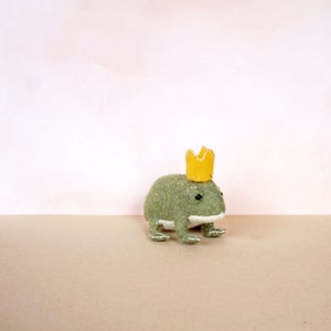 Edward the Frog Prince PDF Sewing Pattern - diy princess decor, felt frog plushie, halloween frog, frog felt toy felt frog DIY, frog crafts image 6
