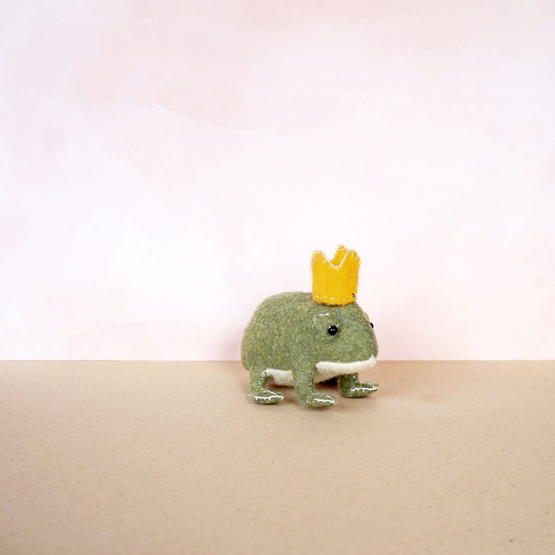 Edward the Frog Prince PDF Sewing Pattern - diy princess decor, felt frog plushie, halloween frog, frog felt toy felt frog DIY, frog crafts image 6
