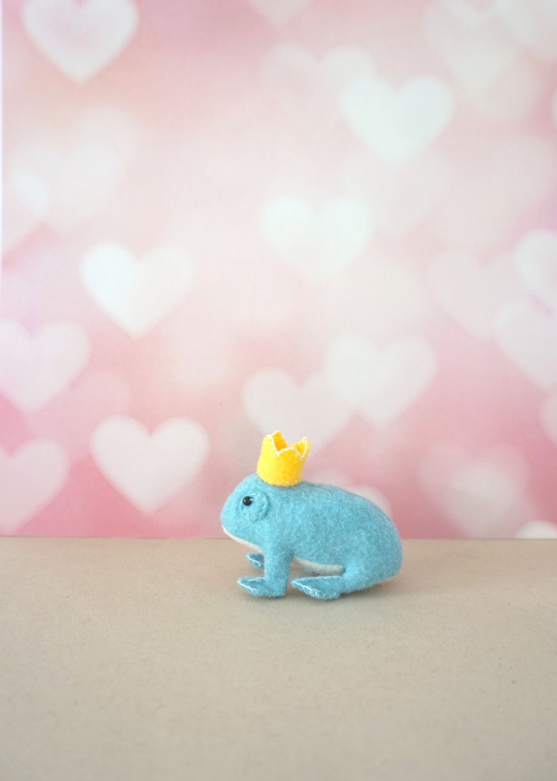 Edward the Frog Prince PDF Sewing Pattern - diy princess decor, felt frog plushie, halloween frog, frog felt toy felt frog DIY, frog crafts image 9