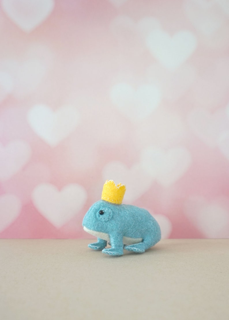 Edward the Frog Prince PDF Sewing Pattern - diy princess decor, felt frog plushie, halloween frog, frog felt toy felt frog DIY, frog crafts image 7