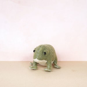 Edward the Frog Prince PDF Sewing Pattern - diy princess decor, felt frog plushie, halloween frog, frog felt toy felt frog DIY, frog crafts image 5