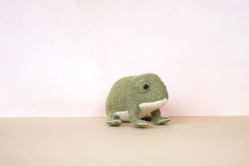 Edward the Frog Prince PDF Sewing Pattern - diy princess decor, felt frog plushie, halloween frog, frog felt toy felt frog DIY, frog crafts image 3