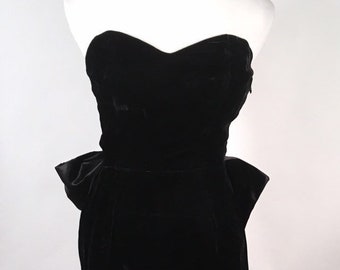 Vintage Tadashi Sak Fifth Avenue Black Velvet Dress Sweetheart Neckline