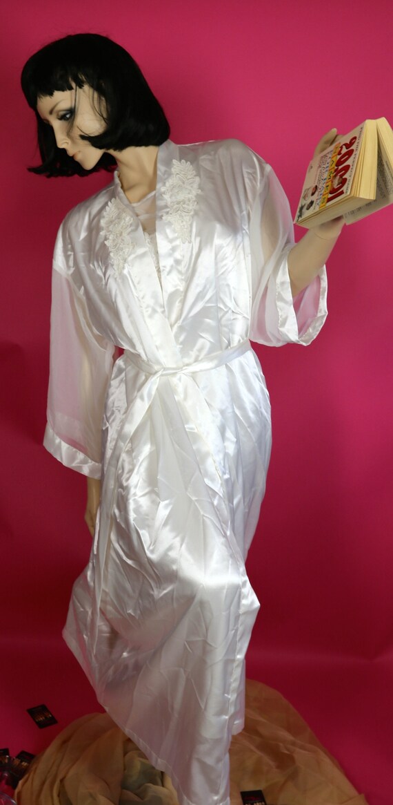 White Intimo Amore Nightgown and Robe - image 6