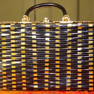 Bolso negro y dorado hecho por Princess Charming por Atlas