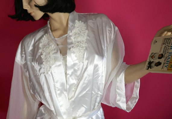 White Intimo Amore Nightgown and Robe - image 7