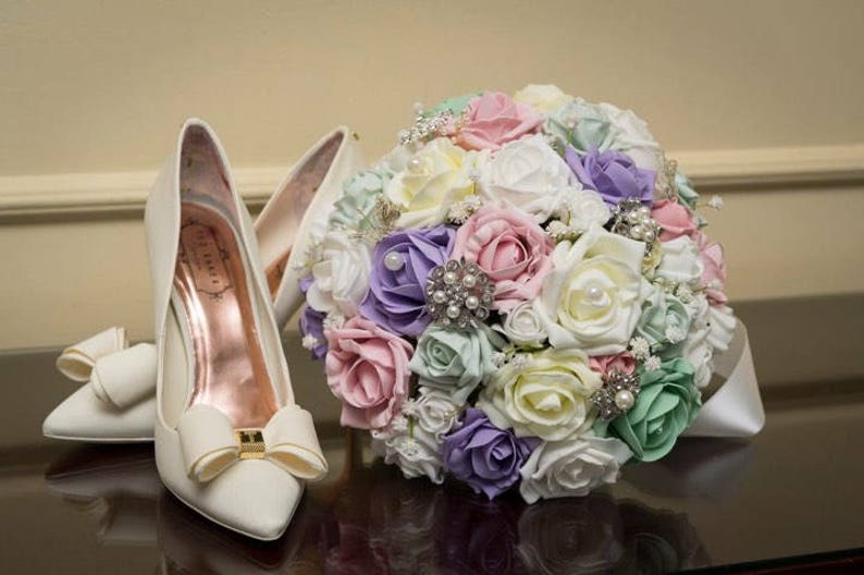 Bespoke Mixed Pastel Brooch Pink Lilac Lemon Blue Ivory /& Pearl flower roses wedding bridal bouquet Mint