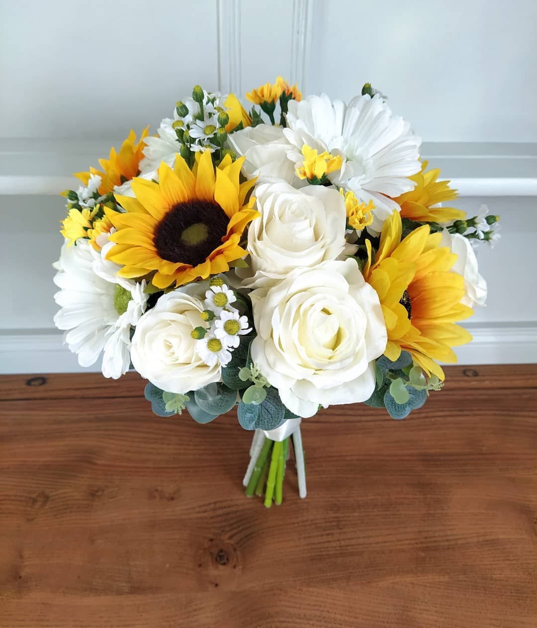 white daisy yellow rose bouquet