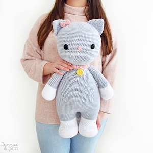 英語とスペイン語のかぎ針編みパターン - フレンドリーな猫フリーダ - 高さ 21.5 インチ/55 cm - あみぐるみ動物 - インスタント PDF ダウンロード