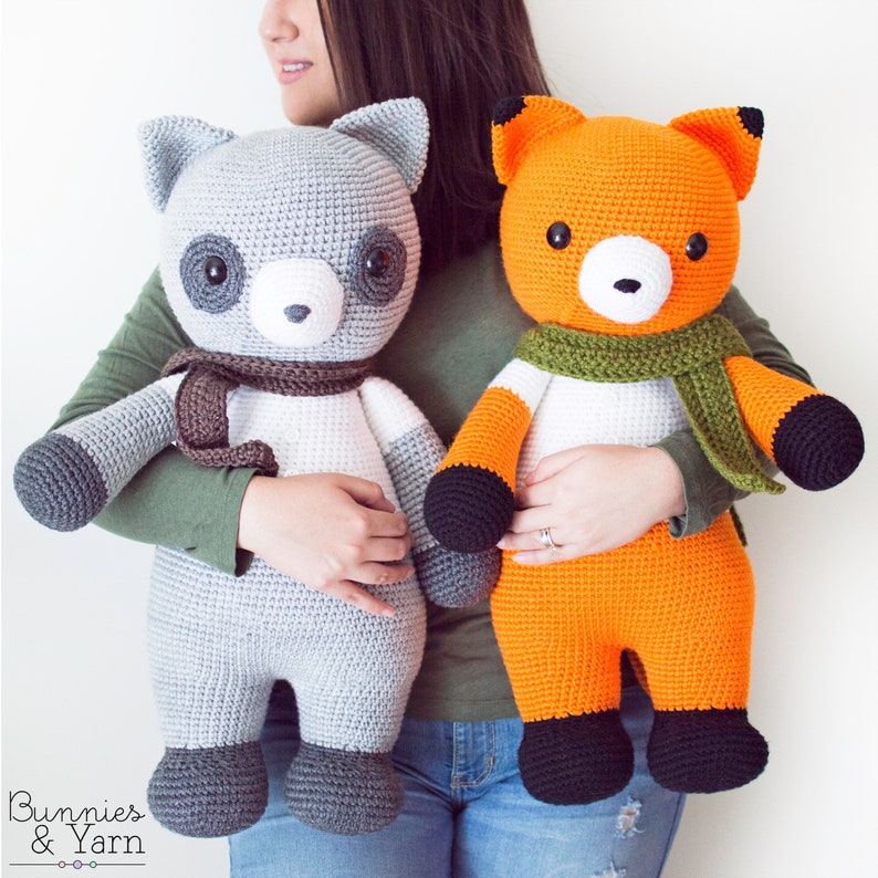 CROCHET PATTERN in English and Spanish Maurizio the Big Fox and Fabrizio the Big Raccoon 21.5 in./55 cm. tall Instant PDF Download image 2