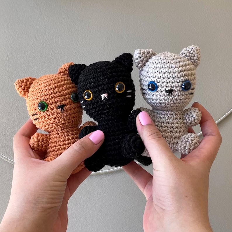 Katt - Baby #12 - Virkmönster för kattungar på engelska - Babykollektion - Amigurumi - Direkt PDF-nedladdning bild 1