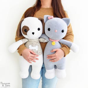 英語とスペイン語のかぎ針編みパターン 2 つ - 犬のトーマスと猫のフリーダ - 高さ 21.5 インチ/55 cm - あみぐるみ - インスタント PDF ダウンロード